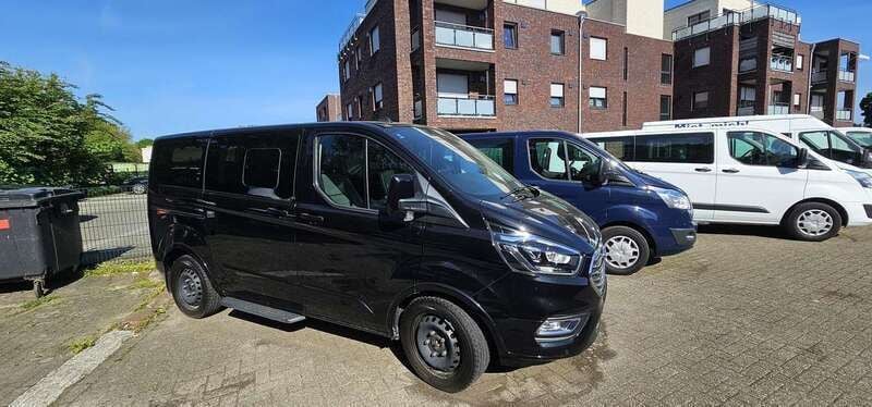 Irdiumschwarz Gebraucht 2020 Ford Tourneo Custom Titanium Van / Kleinbus | 36.990 € (Superpreis) - Bild 1/4