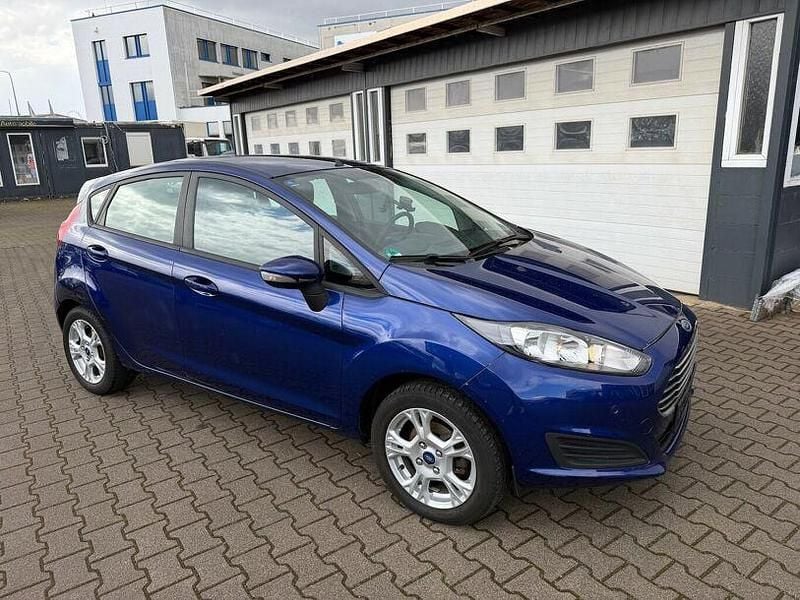 Gebraucht Ford Fiesta 80 PS (58 kW) 2014 Blau Kleinwagen