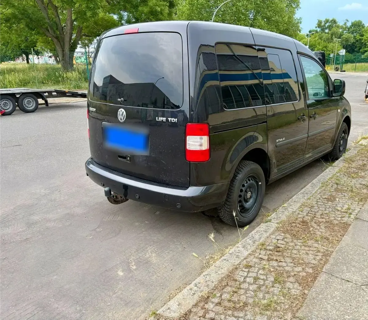 Gebraucht VW Caddy Style 105 PS (77 kW) 2010 Schwarz Van / Kleinbus
