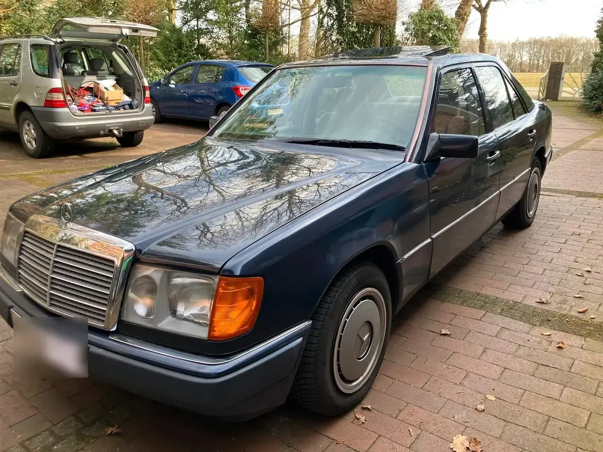 Gebraucht Mercedes E260 160 PS (117 kW) 1992 Blau Limousine