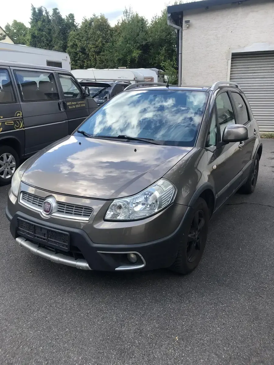Gebraucht Fiat Sedici 120 PS (88 kW) 2011 Braun SUV