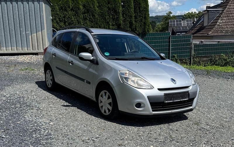 Grau Gebraucht 2012 Renault Clio IV Expression Limousine | 2.999 € (Superpreis) - Bild 1/4