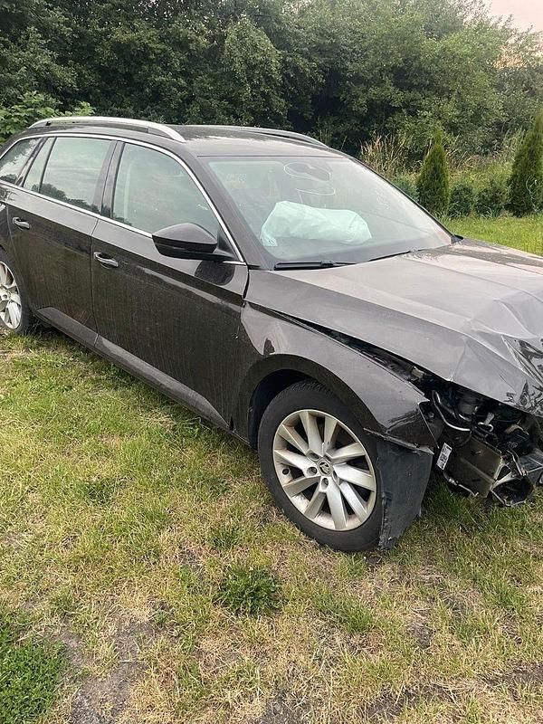 Schwarz Gebraucht 2019 Skoda Superb Kombi | 7.500 € - Bild 1/4