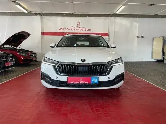 Gebraucht Skoda Octavia Ambition 110 PS (80 kW) 2022 Candyweiss Kombi