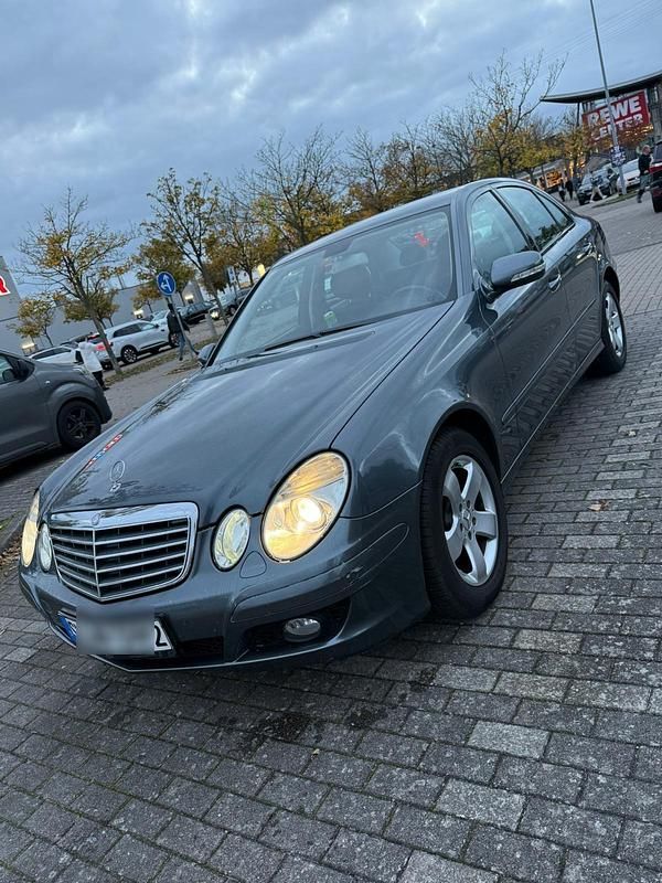 Grau Gebraucht 2007 Mercedes E280 Limousine | 5.000 € (Guter Preis) - Bild 1/4