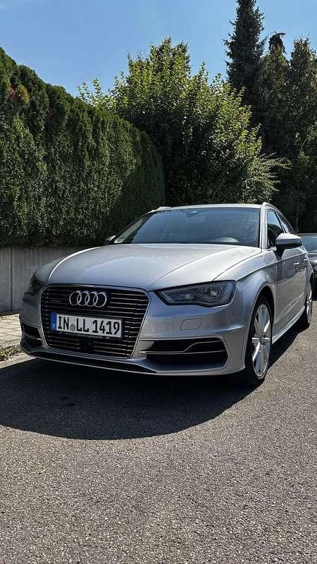 Silber Gebraucht 2016 Audi A3 e-tron Ambition Kleinwagen | 16.000 € (Etwas zu teuer) - Bild 1/4