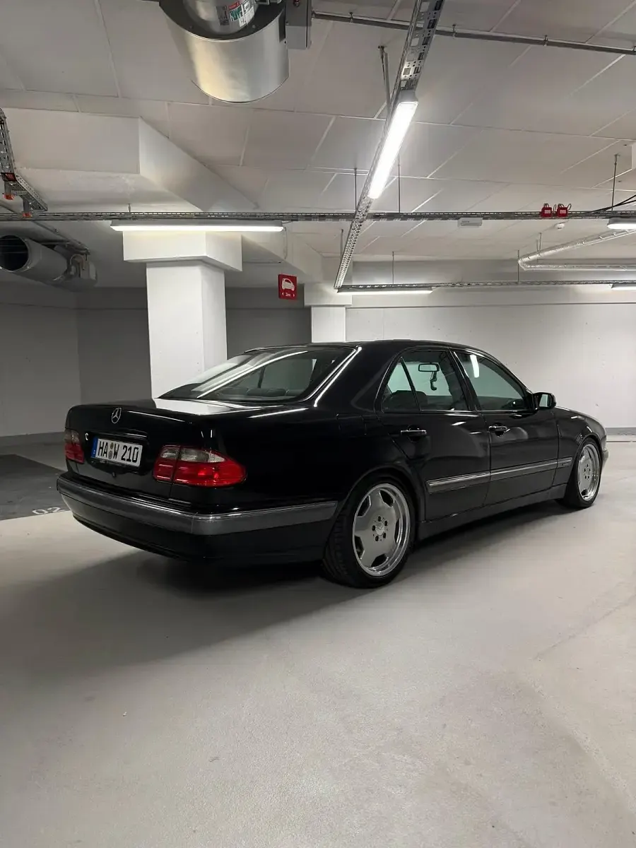 Gebraucht Mercedes E270 AMG 170 PS (125 kW) 2001 Schwarz Limousine