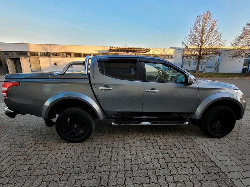 Gebraucht Mitsubishi L200 181 PS (133 kW) 2017 Grau Pickup