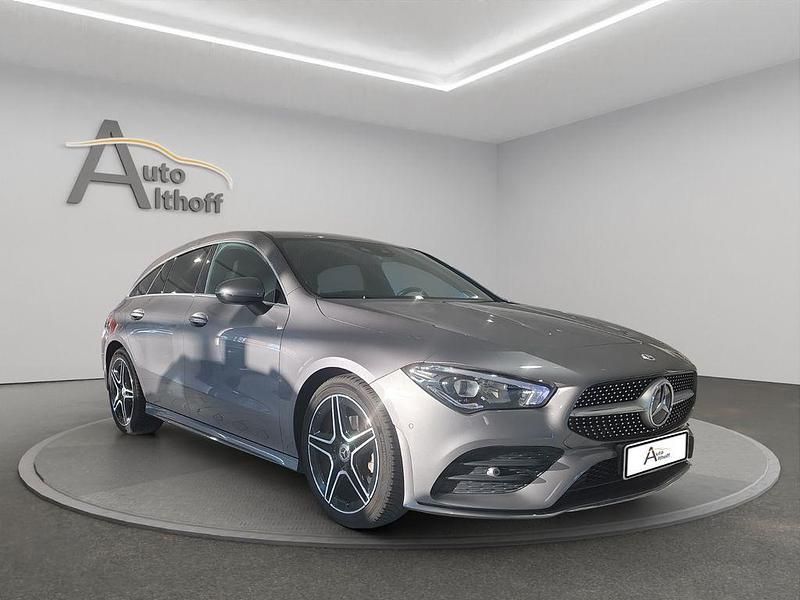 Grau Gebraucht 2020 Mercedes CLA200 Shooting Brake AMG Kombi | 27.499 € (Fairer Preis) - Bild 1/4