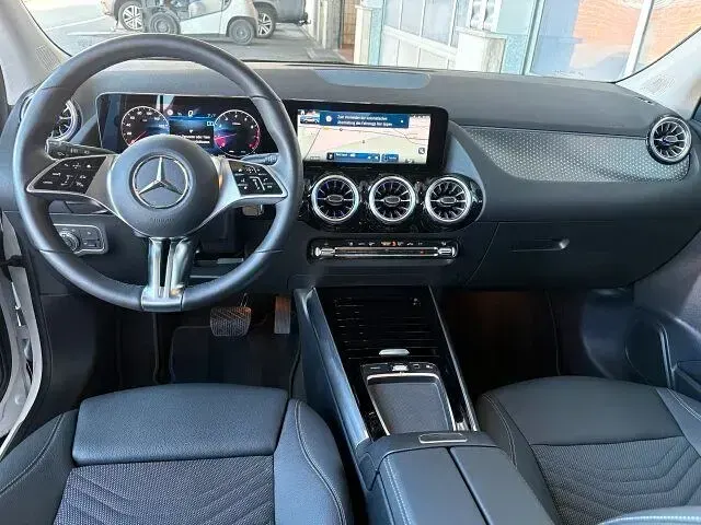 Gebraucht Mercedes GLA200 Progressive 163 PS (119 kW) 2025 Weiß SUV