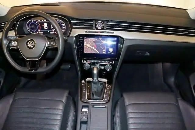 Gebraucht VW Passat Highline 150 PS (110 kW) 2018 Grau Kombi