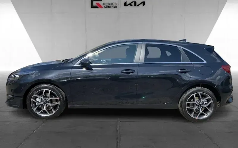 Używany Kia Ceed 140 KM (102 kW) 2025 Czarny Hatchback