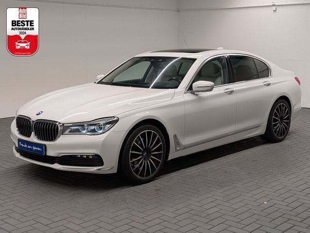 Weiß (alpinweiss) Gebraucht 2018 BMW 730 Limousine | 30.480 € (Superpreis) - Bild 1/4
