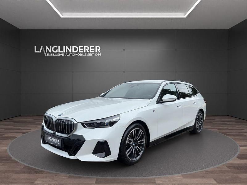 Weiß Gebraucht 2024 BMW 520 M Sport Kombi | 49.900 € (Superpreis) - Bild 1/4