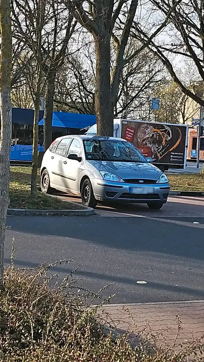 Używany Ford Focus 102 KM (75 kW) 2003 Szary Sedan/Limuzyna