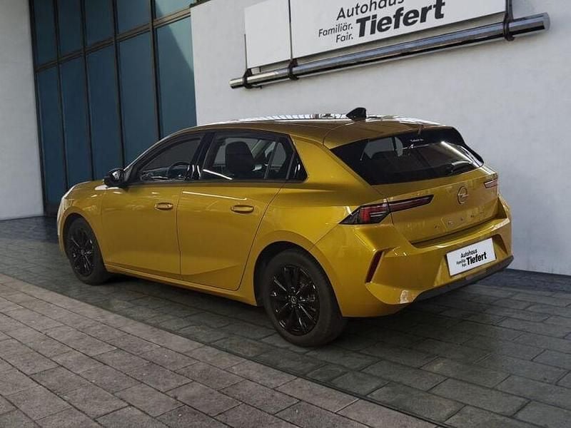 Gebraucht Opel Astra Enjoy 131 PS (96 kW) 2023 Gelb Limousine