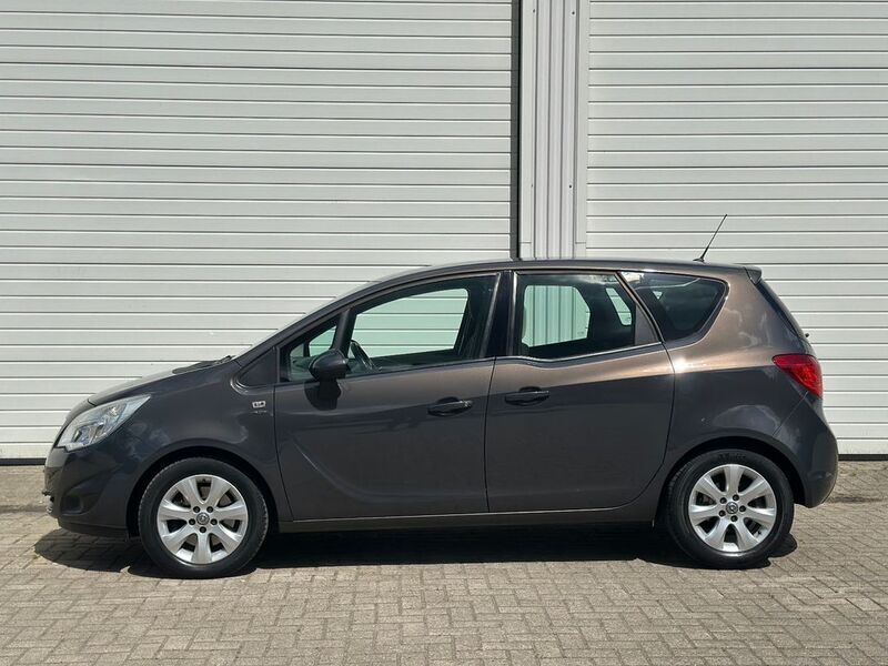 Gebraucht Opel Meriva Edition 140 PS (102 kW) 2013 Grau Van / Kleinbus