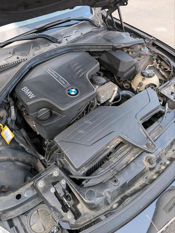 Gebraucht BMW 320 184 PS (135 kW) 2015 Schwarz Kombi