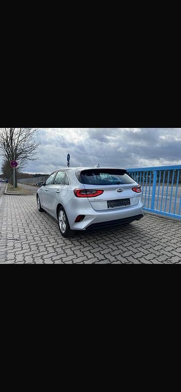 Gebraucht Kia Ceed Turbo 140 PS (102 kW) 2020 Grau Kleinwagen
