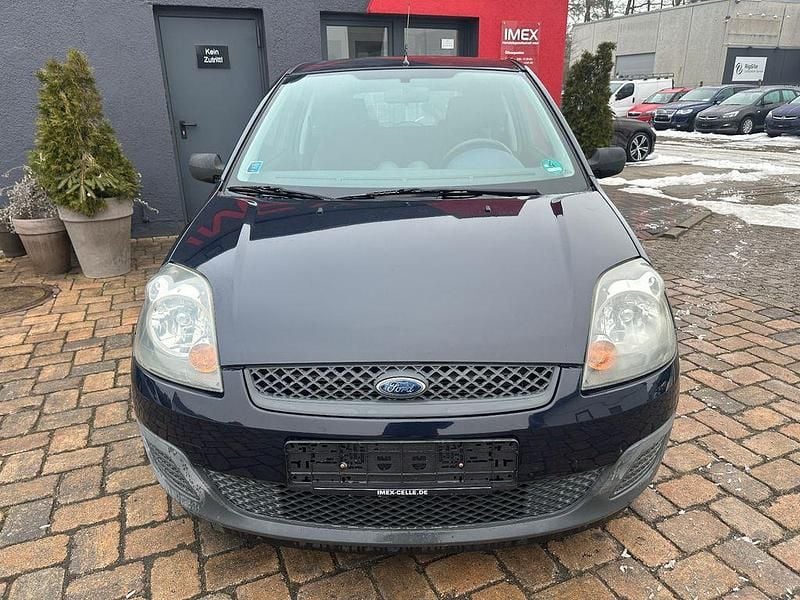 Gebraucht Ford Fiesta Basis 60 PS (44 kW) 2006 Blau Kleinwagen