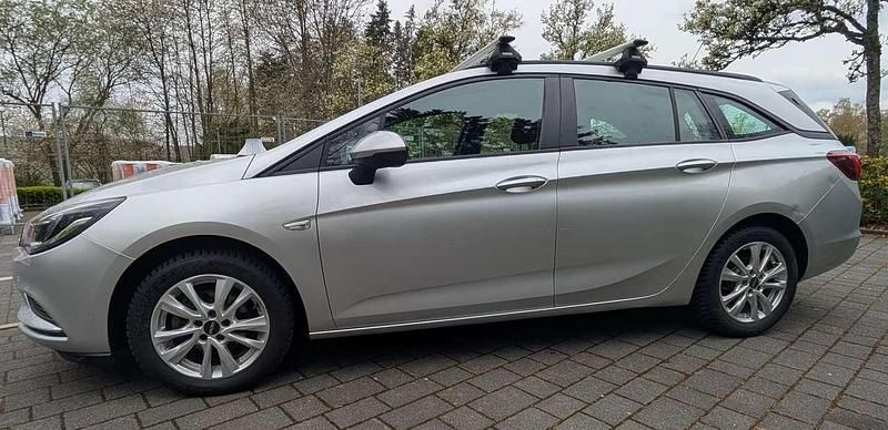 Używany Opel Astra Dynamic 105 KM (77 kW) 2016 Srebrny Kombi