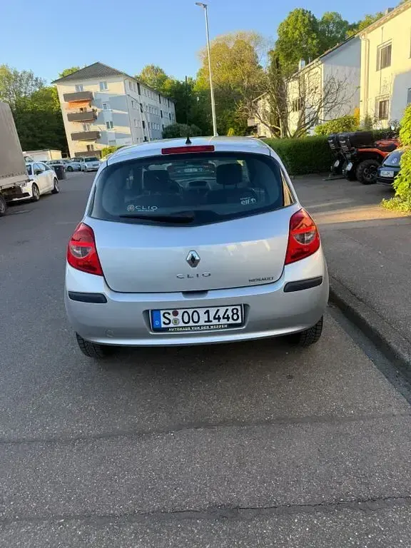 Gebraucht Renault Clio II 58 PS (42 kW) 2006 Silber Kleinwagen