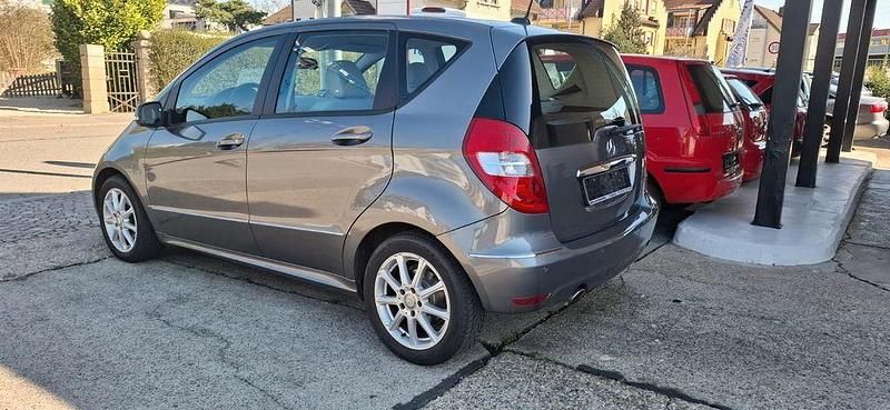 Gebraucht Mercedes A180 Edition 116 PS (85 kW) 2010 Grau Limousine