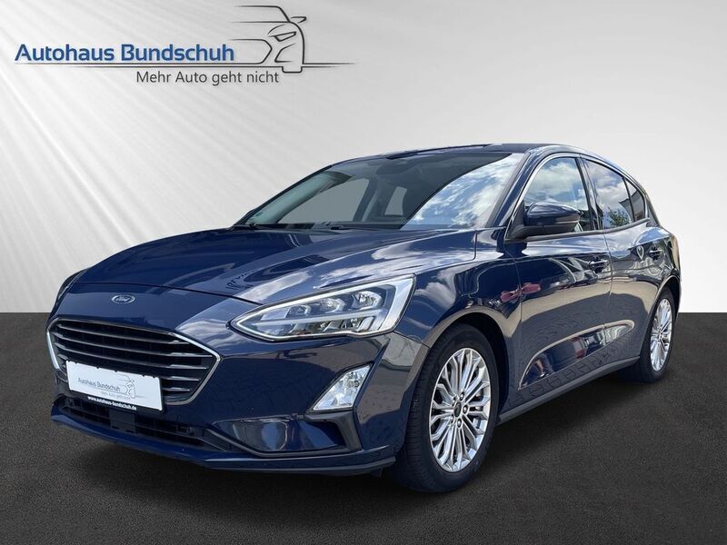 Blau Gebraucht 2019 Ford Focus Titanium Limousine | 18.990 € (Etwas zu teuer) - Bild 1/4