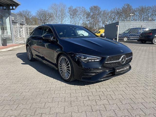 Gebraucht 2023 Mercedes CLA200 Shooting Brake AMG line Kombi | 32.270 € (Etwas zu teuer) - Bild 1/4