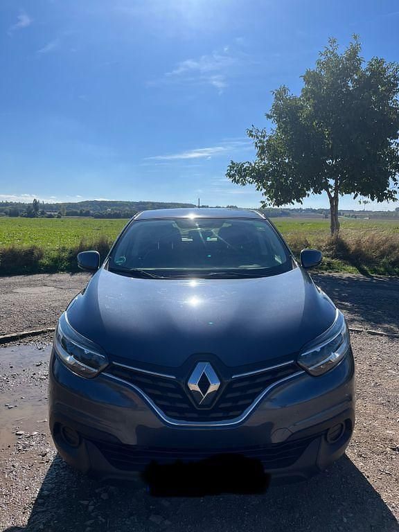 Grau Gebraucht 2018 Renault Kadjar Life SUV | 14.499 € (Teuer) - Bild 1/4