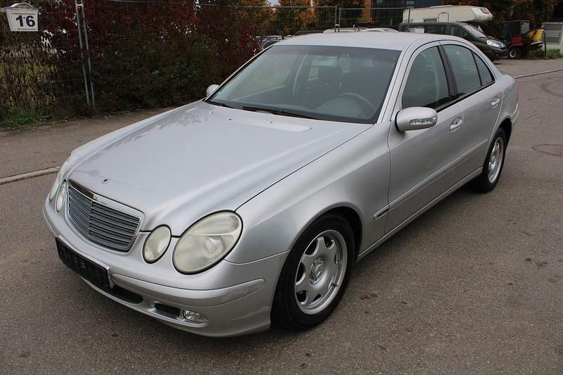 Gebraucht Mercedes E200 Classic 122 PS (89 kW) 2003 Silber Limousine
