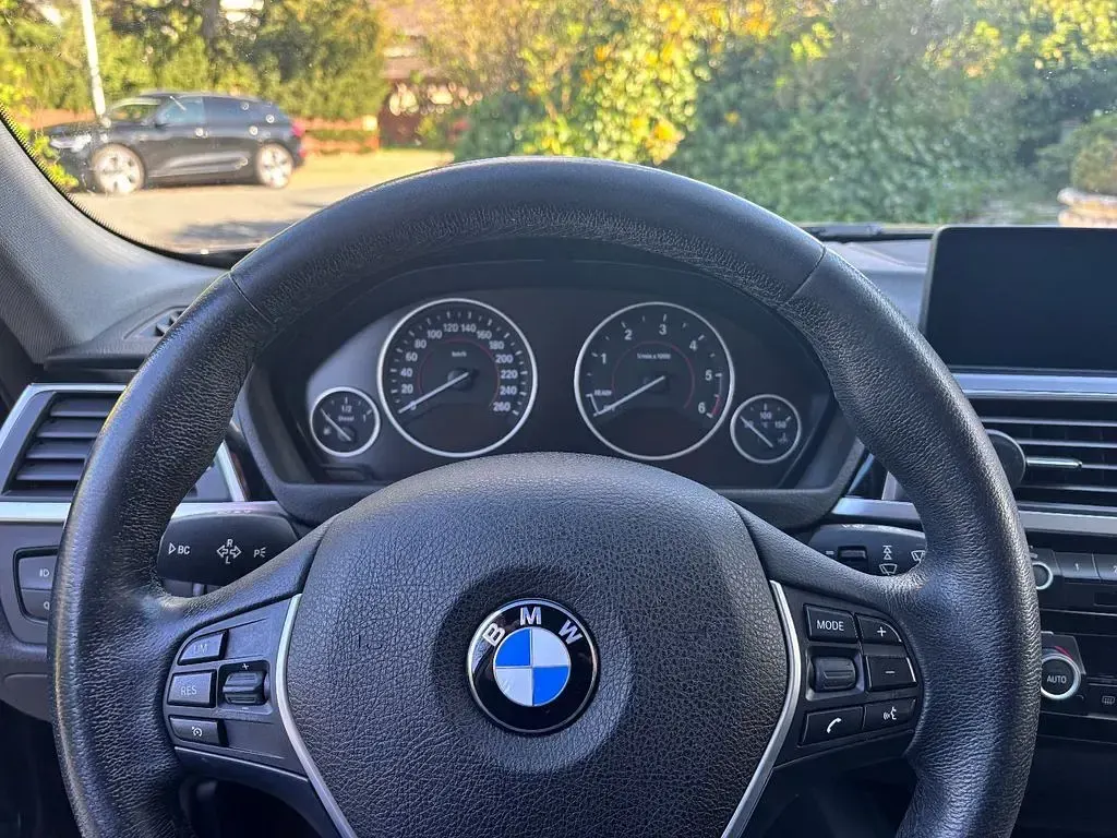 Gebraucht BMW 320 Sport Line 190 PS (139 kW) 2016 Schwarz Kombi