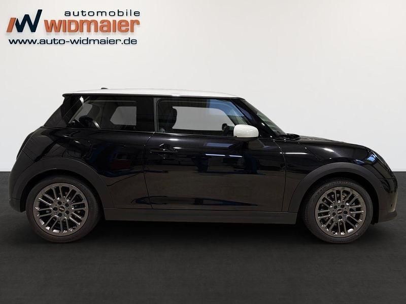Używany Mini Cooper Classic 156 KM (114 kW) 2024 Czarny Hatchback
