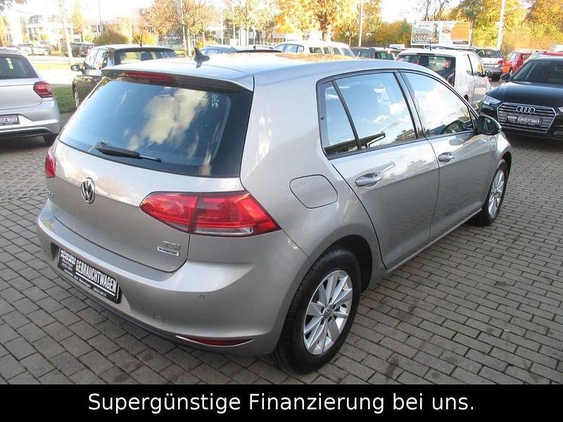 Gebraucht VW Golf VII Trendline 110 PS (80 kW) 2017 Silber Limousine