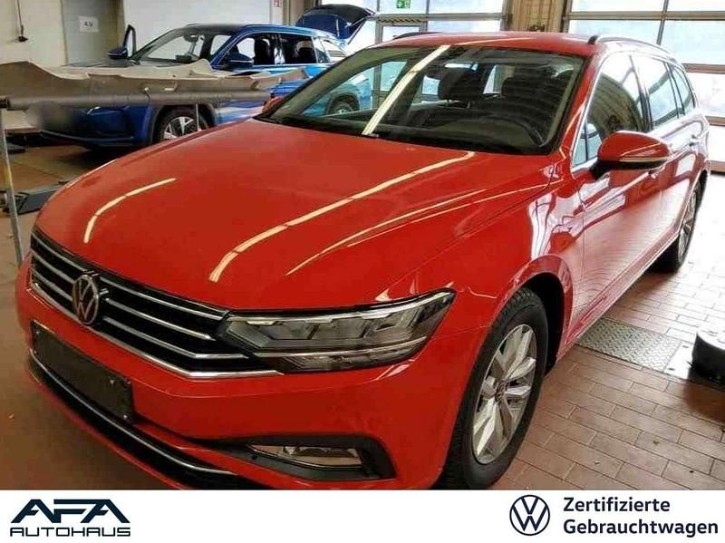 Rot Gebraucht 2023 VW Passat Business Kombi | 22.444 € (Guter Preis) - Bild 1/4