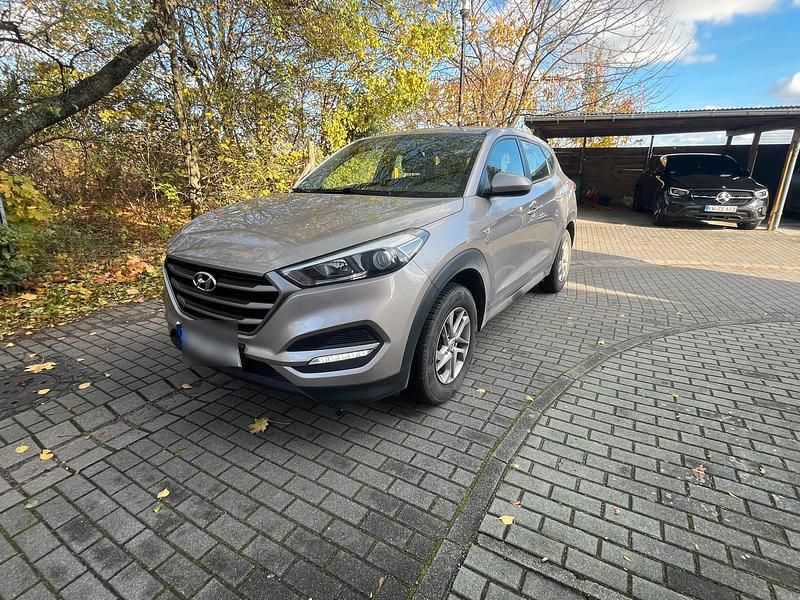 Gebraucht Hyundai Tucson 132 PS (97 kW) 2016 Grau SUV