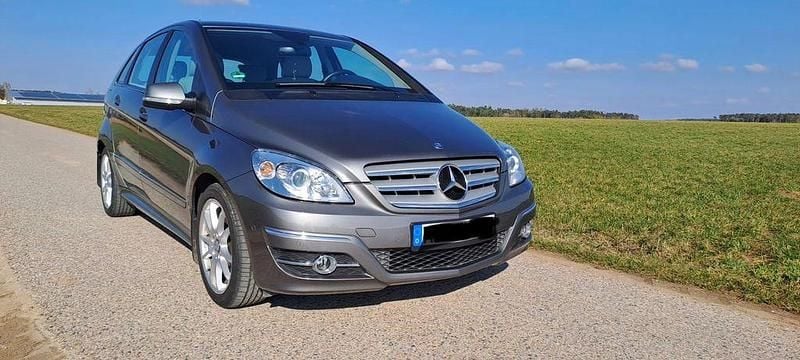 Gebraucht Mercedes B200 136 PS (100 kW) 2011 Grau Van / Kleinbus