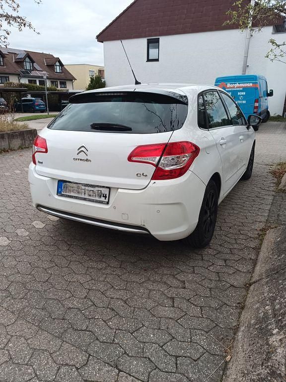 Gebraucht Citroën C4 SELECTION 114 PS (83 kW) 2013 Weiß Limousine