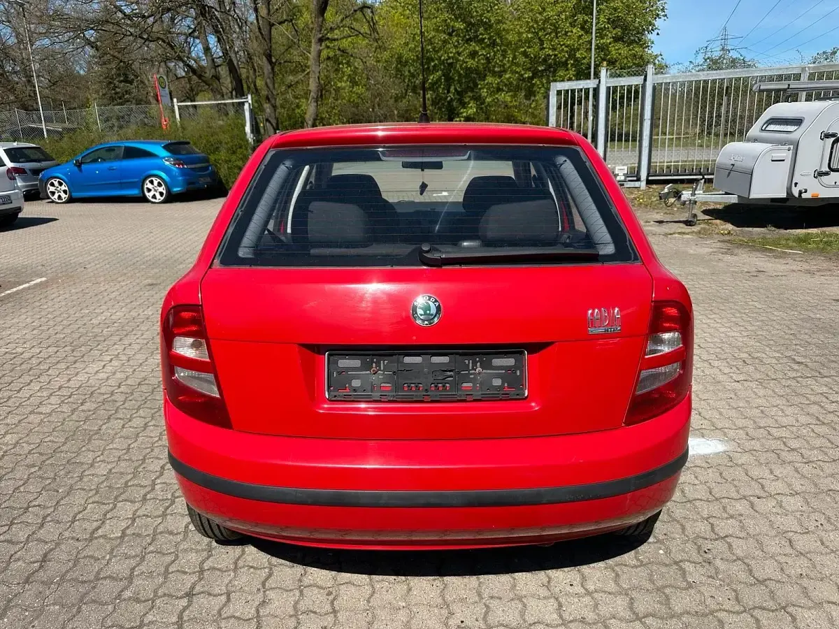 Używany Skoda Fabia 60 KM (44 kW) 2004 Czerwony Hatchback