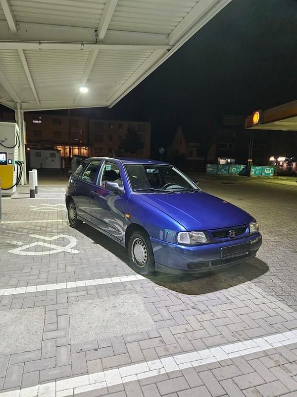Blau Gebraucht 1997 Seat Ibiza Limousine | 750 € (Guter Preis) - Bild 1/4