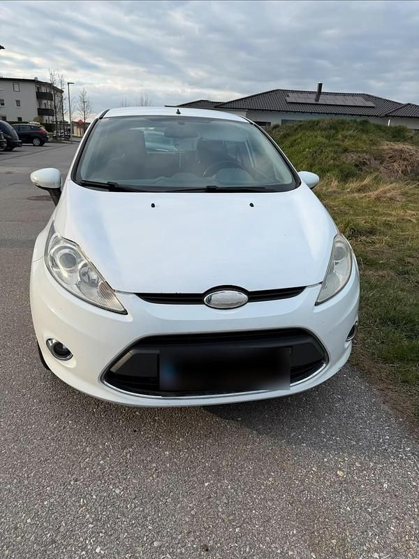 Gebraucht Ford Fiesta 68 PS (50 kW) 2009 Weiß Kleinwagen