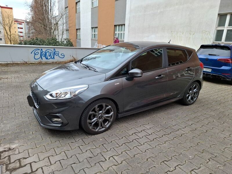 Grau Gebraucht 2017 Ford Fiesta ST-Line Kleinwagen | 11.000 € - Bild 1/4