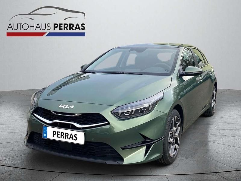 Gebraucht Kia Ceed Spirit 140 PS (102 kW) 2024 Experience grün Kleinwagen