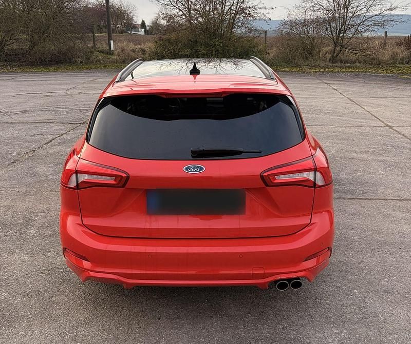 Gebraucht Ford Focus ST-Line 125 PS (91 kW) 2021 Rot Kombi
