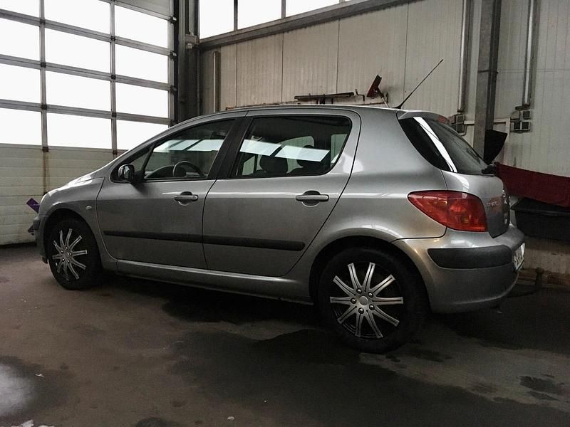 Silber Gebraucht 2002 Peugeot 307 Limousine | 995 € (Superpreis) - Bild 1/4