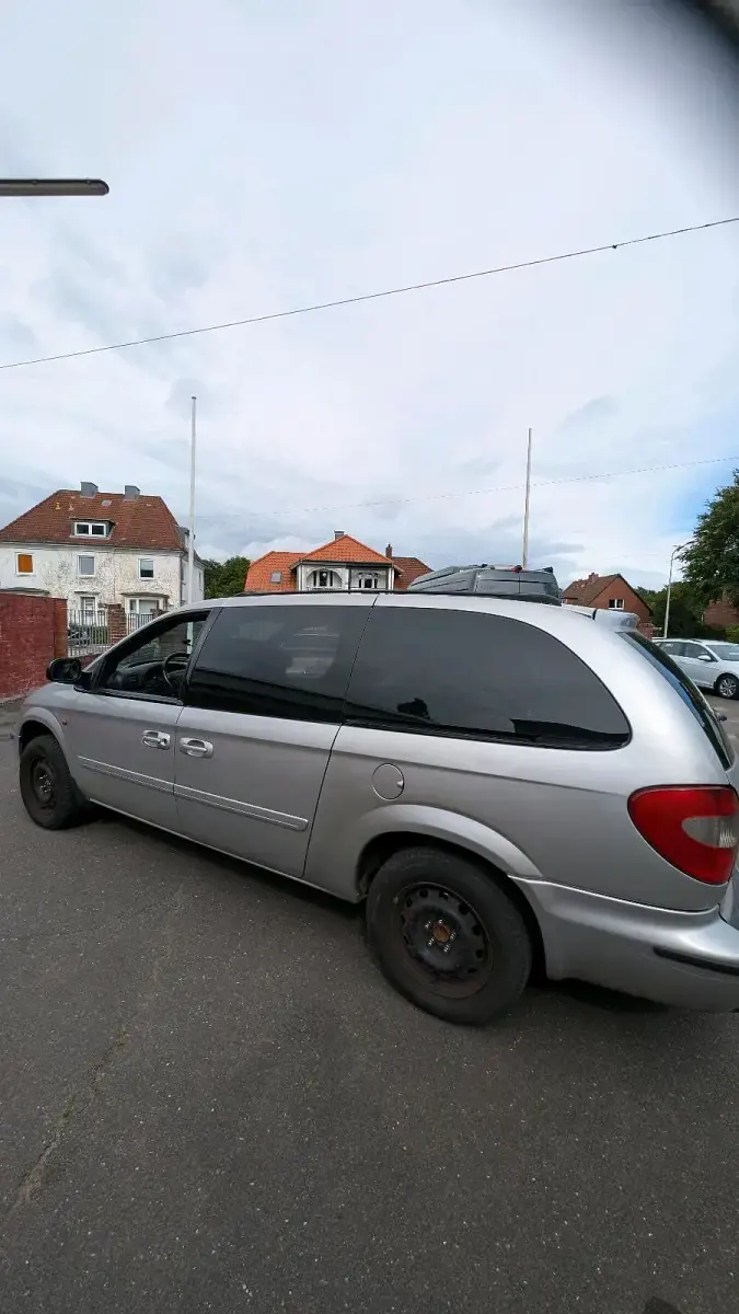 Gebraucht Chrysler Grand Voyager 150 PS (110 kW) 2005 Silber Van / Kleinbus