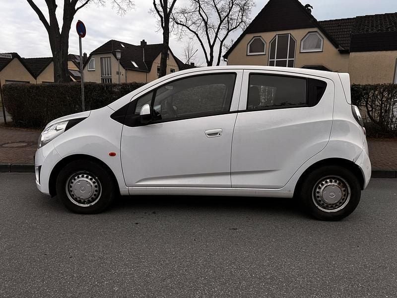 Gebraucht Chevrolet Spark 68 PS (50 kW) 2011 Weiß Kleinwagen