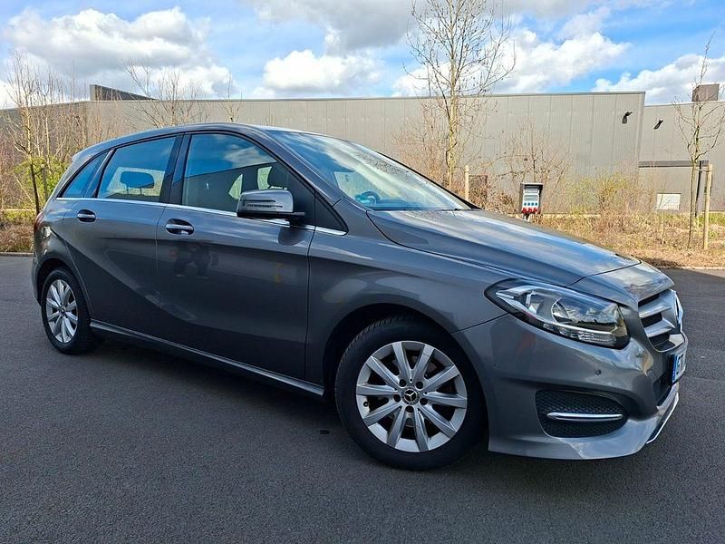 Gebraucht Mercedes B180 122 PS (89 kW) 2018 Grau Van / Kleinbus