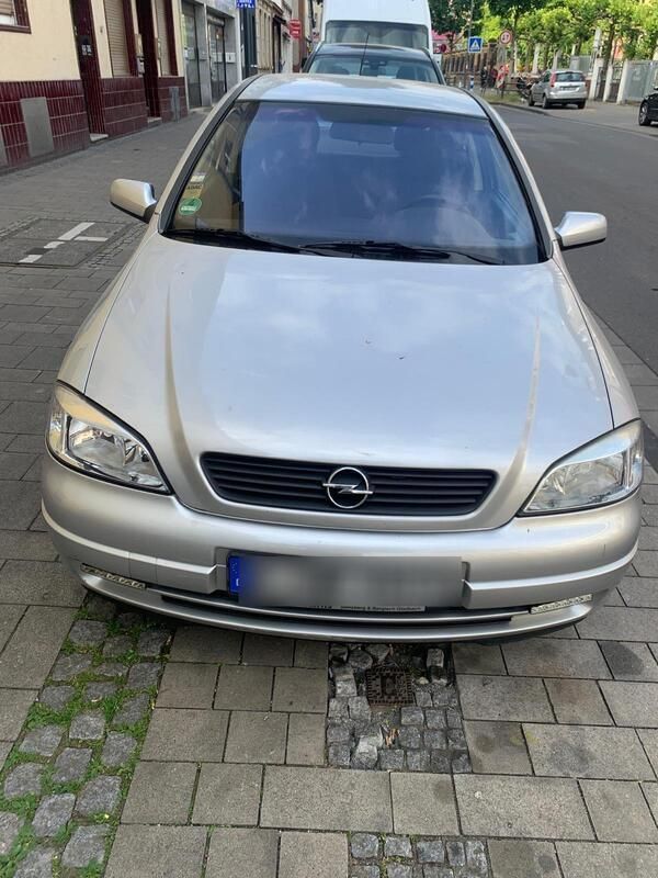 Grau Gebraucht 2001 Opel Astra Coupé | 2.400 € - Bild 1/4