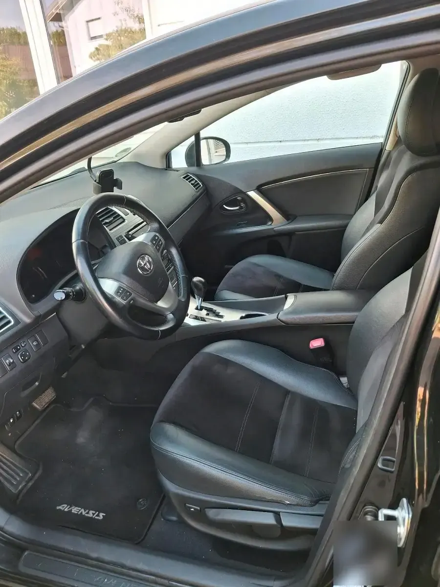 Gebraucht Toyota Avensis 150 PS (110 kW) 2013 Schwarz Kombi